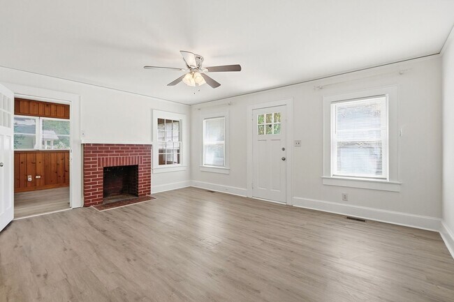 Building Photo - Fully Remodeled Home in the Heart of Belmont