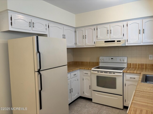 Building Photo - 7A Canton Dr