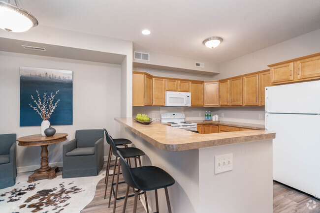 2BR,2BA - 1092SF - Kitchen - Eastwood Pointe Luxury Apartments