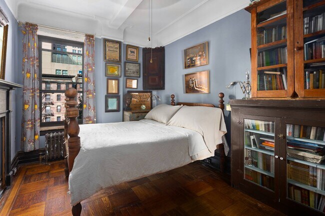 Building Photo - 255 W 108th St