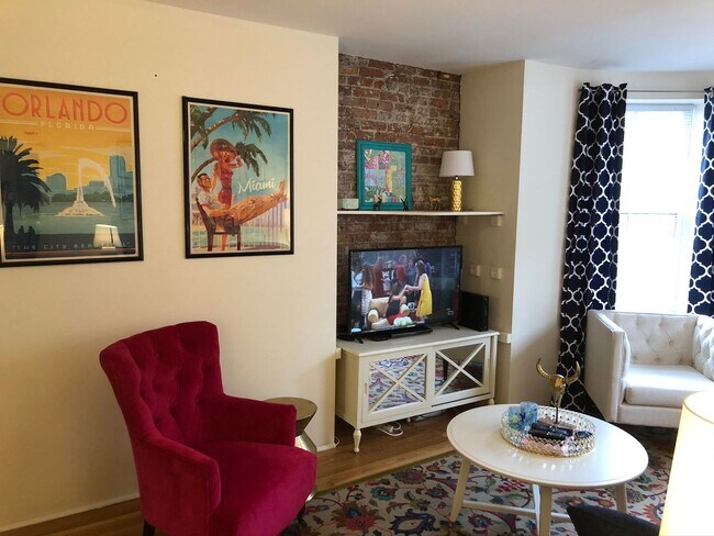 Building Photo - HOT BACK BAY LISTING!!!!