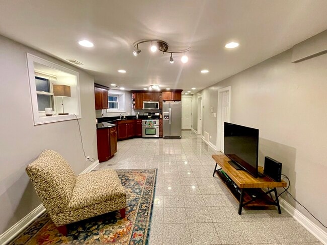Foto del edificio - 2217 W Giddings St