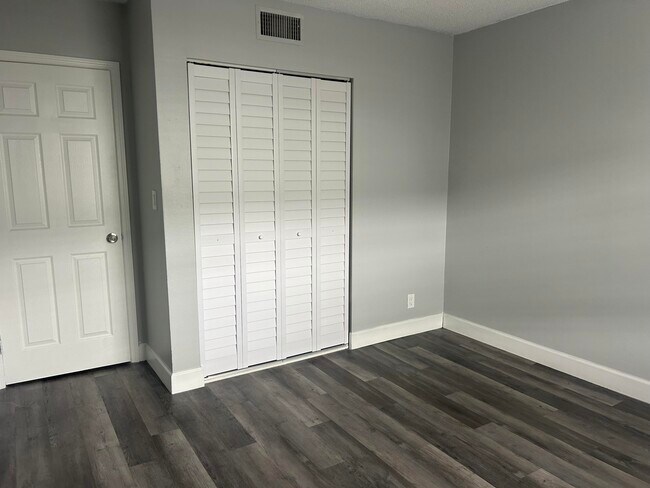 Foto del edificio - 3232 NW 84th Ave