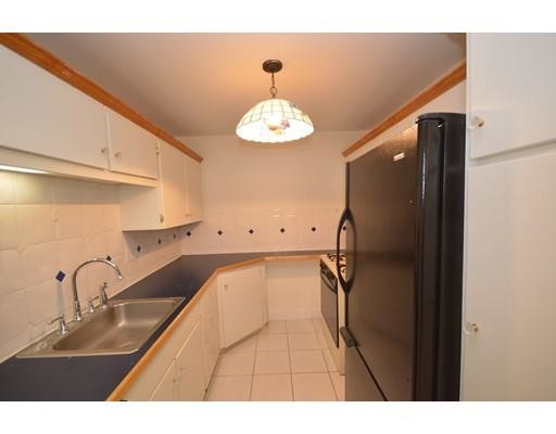 Building Photo - 7 Greenbriar Dr