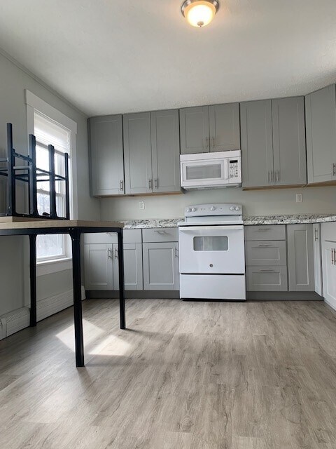Large eat in kitchen - 14 Maple St