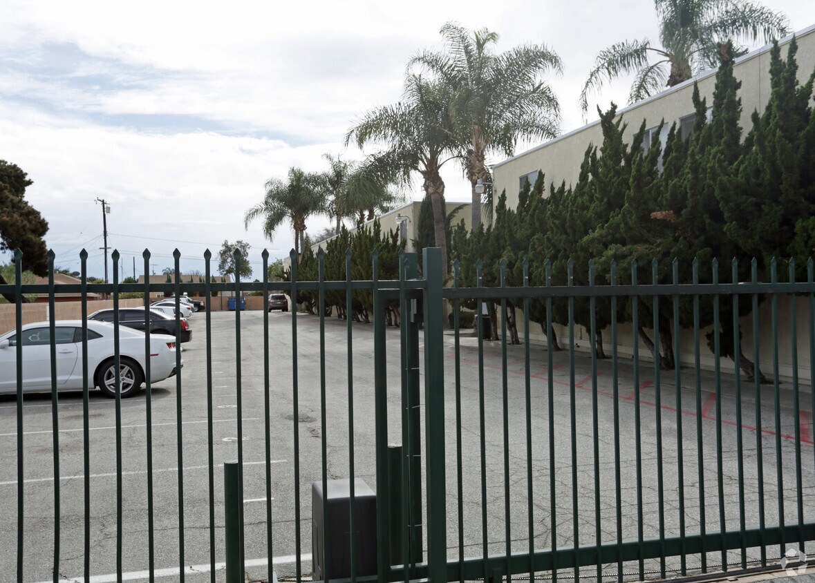 Building Photo - 11026 Imperial Hwy