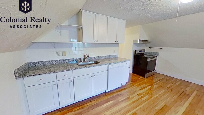 Building Photo - 170 Cushing St