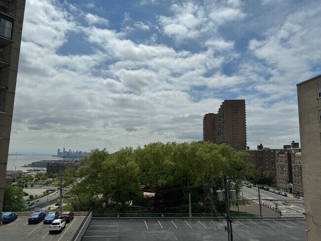 Foto del edificio - 6020 Boulevard E