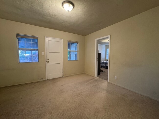 Walkthrough from Living Room to Backyard and Primary Bedroom - 11050 Keswick St
