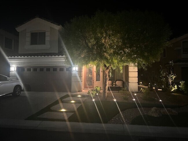 Building Photo - Rhodes Ranch!! Guard Gated!! Bed & Bath Do...