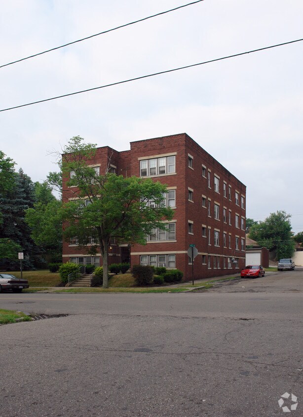 Primary Photo - 1653 Woodland Ave NW