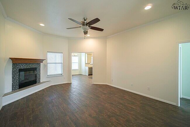 Foto del edificio - 4907 Falcon Crest Blvd