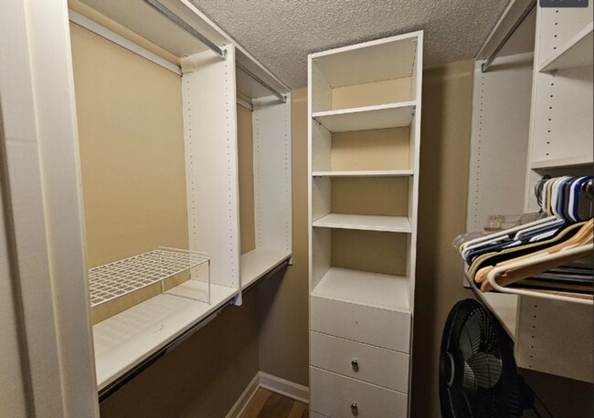 Foto del edificio - Now Leasing a 1-Bedroom 1 Bath Condo-Downtown Memphis