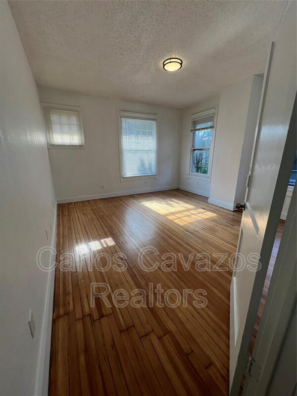 Foto del edificio - 5107 Columbia Ave