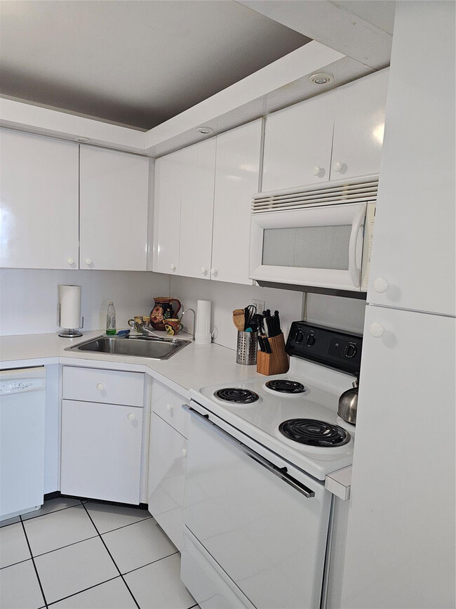 Foto del edificio - 2750 NE 183rd St