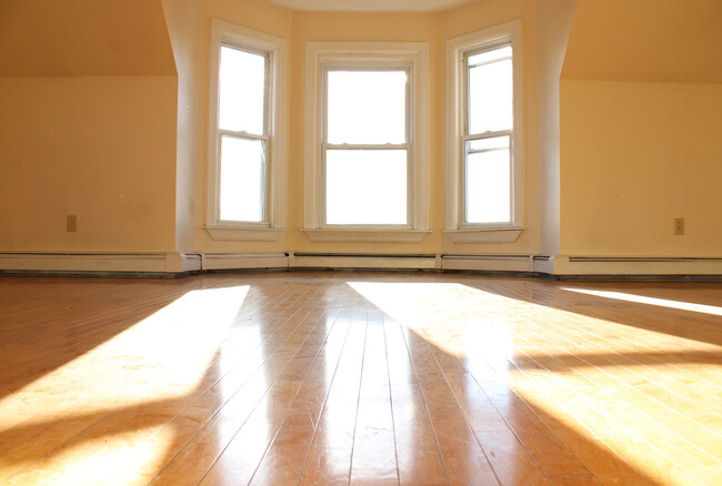 Building Photo - 277 Congress St