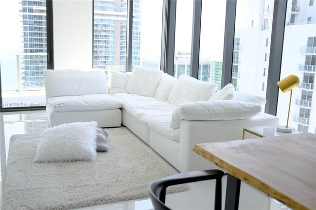 Building Photo - 1010 Brickell Ave