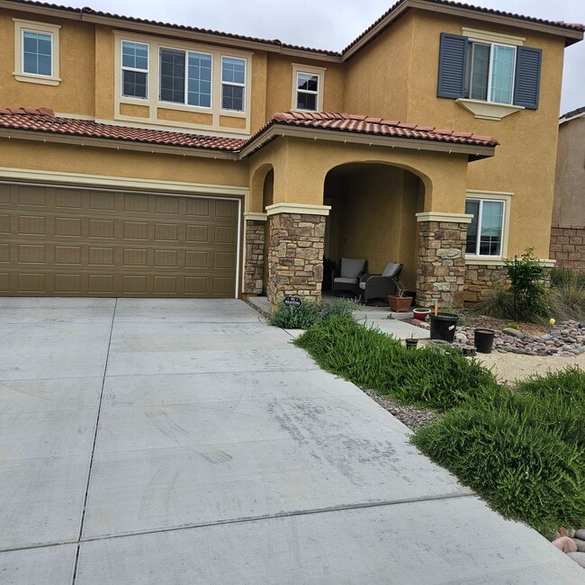 Building Photo - 26553 Rosebay Way