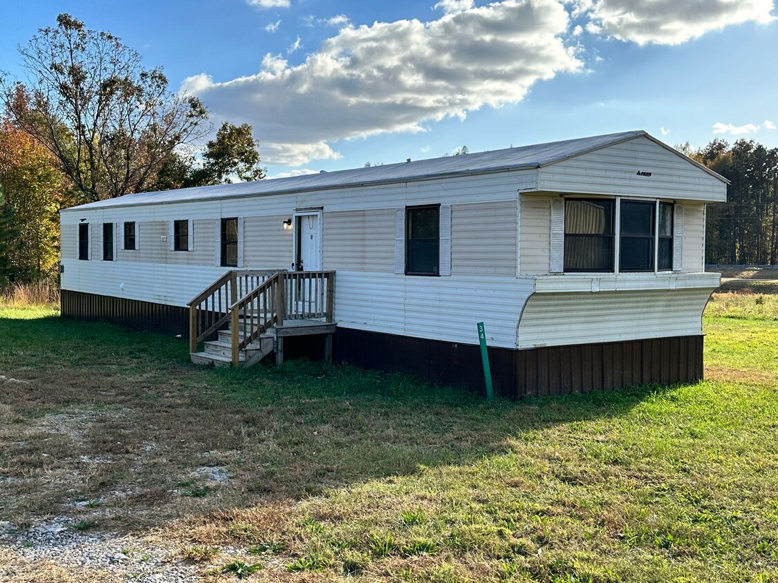 Foto principal - Newly Renovated 2-Bedroom in Rice, VA!