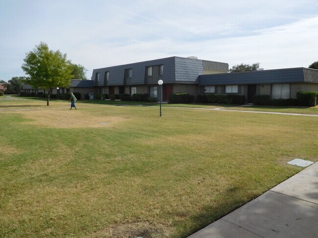 Foto del edificio - Available Now!! 3BEDS/2BATH LARGE TOWN-HOM...