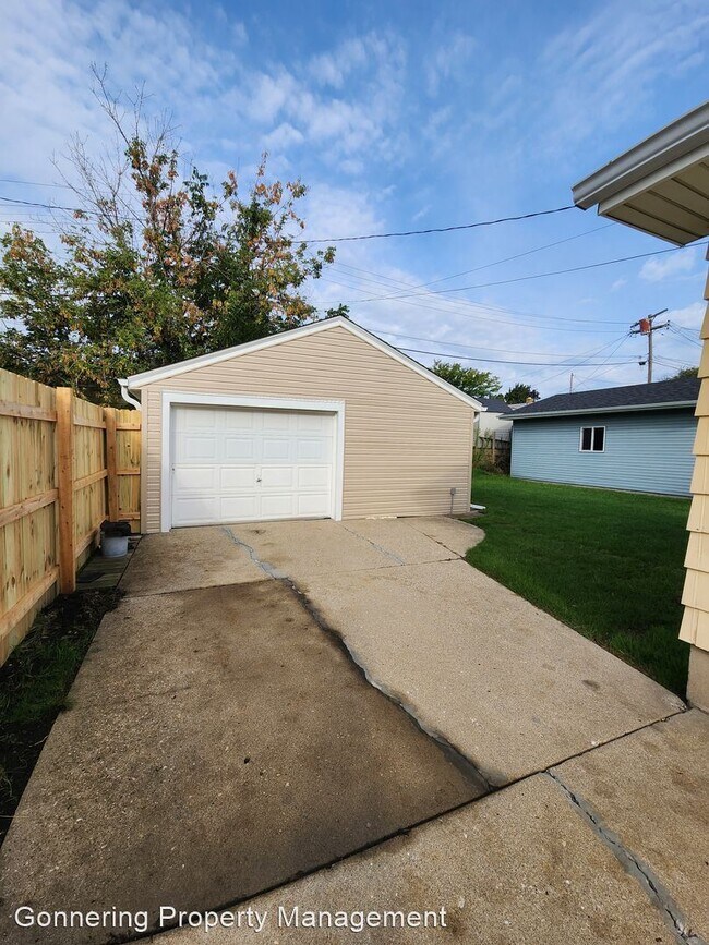 Building Photo - 3 br, 1 bath House - 5914 42nd Ave.