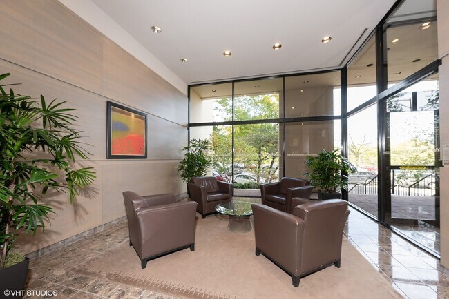 Foto del edificio - 2500 N Lakeview Ave