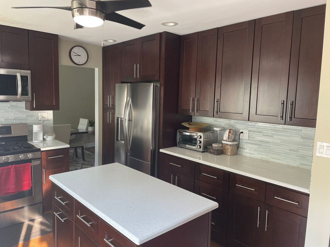 Foto principal - 2432 Royal Dr