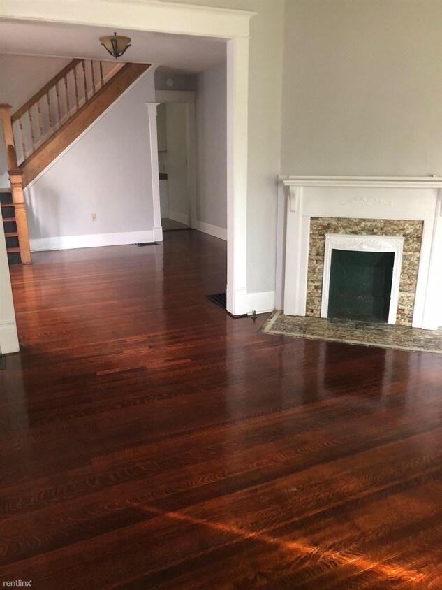 Primary Photo - 3 br, 1 bath Duplex - 1518 E Vermont St
