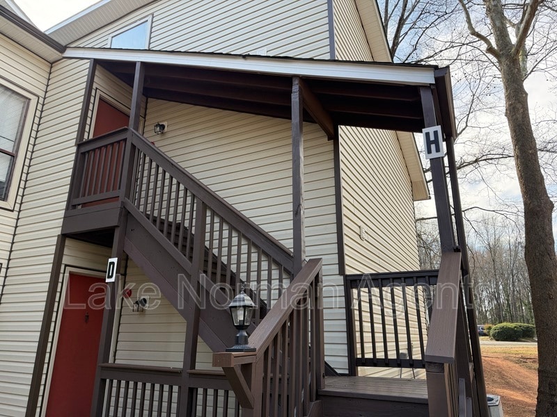 Building Photo - 4617 Sharon Chase Dr