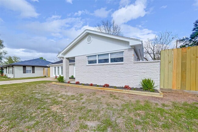 Building Photo - 11115 Burdine St