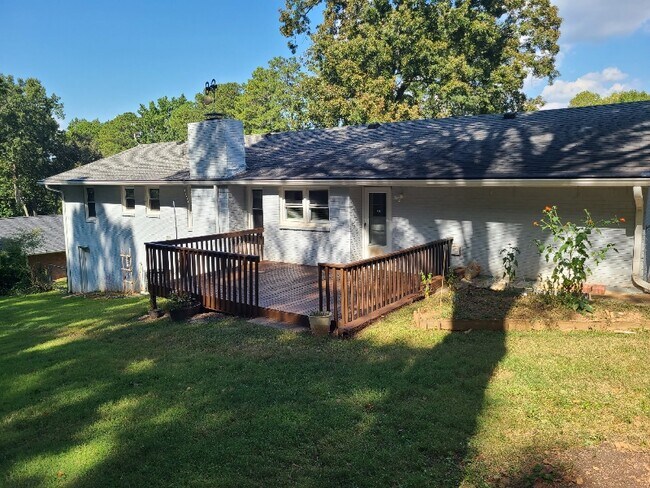 Building Photo - 3941 Pine Needle Dr NW