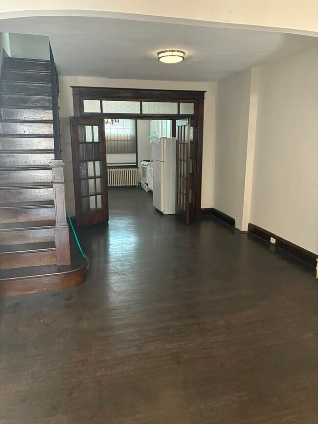 Foto del edificio - 3109 E Monument St