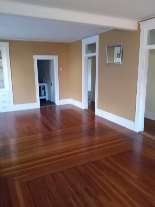 Dining Room - 550 S Main St