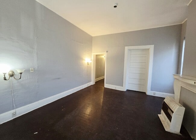 Building Photo - 930 Summit Ave