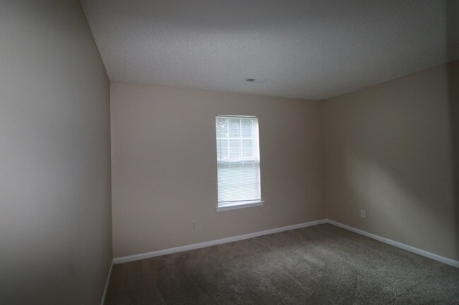 Building Photo - 1816 Oakdale Green Dr