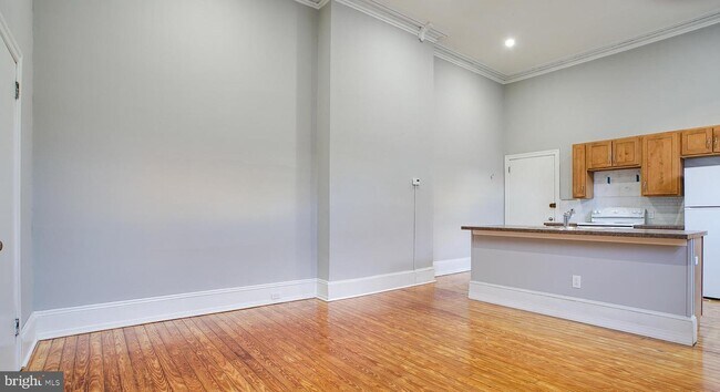 Building Photo - 1203 Spruce St