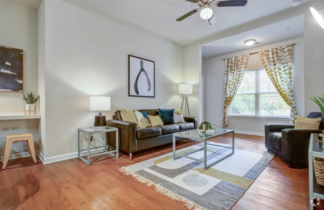 Building Photo - Room in Apartment on Campus Pointe Ct