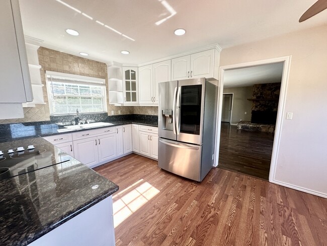 Building Photo - 9071 Paradise Park Dr