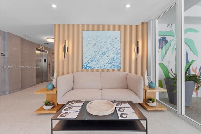 Foto del edificio - 225 Collins Ave