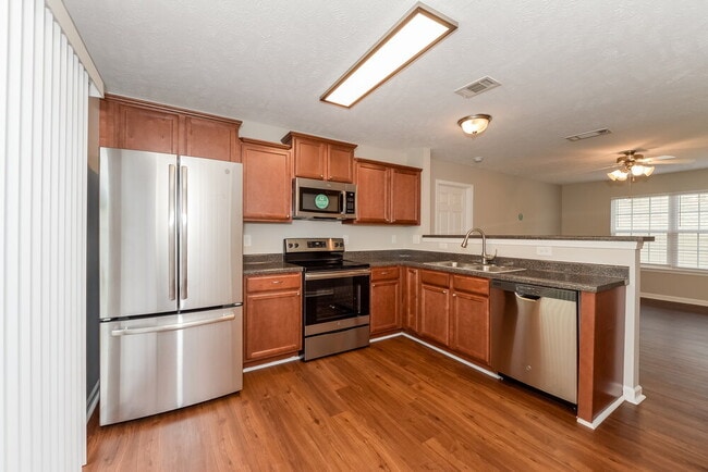 Building Photo - 925 Birchmill Point S