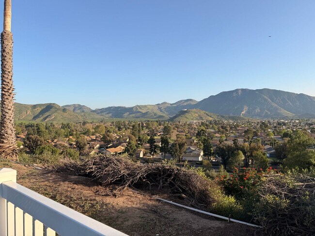 Foto del edificio - Amazing views in a great one story Mission Oaks home - Camarillo