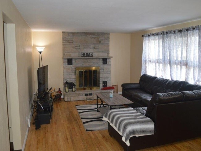 Foto del edificio - 314 Doyleson Ave