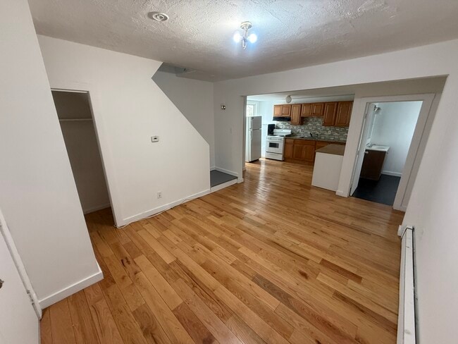 Building Photo - 509 Medford St