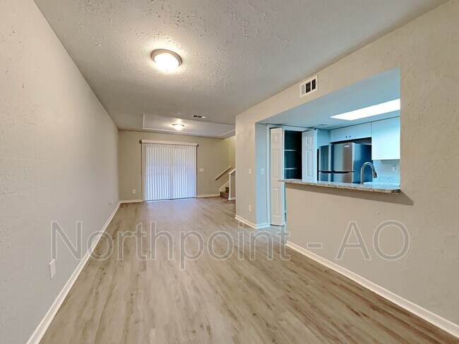 Foto del edificio - 7660 Melissa Ct N
