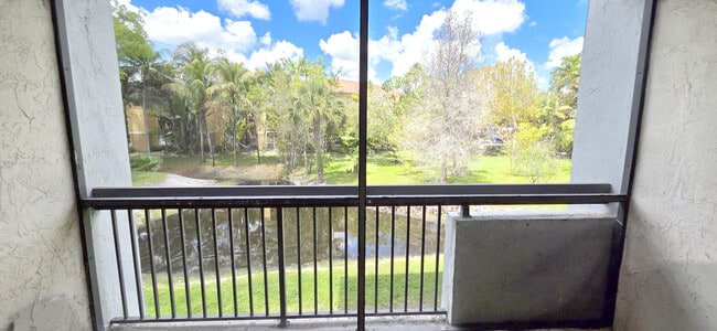 Foto del edificio - 711 N Pine Island Rd