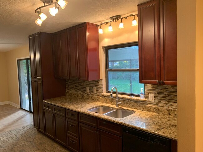 Building Photo - 602 Conrad Ct