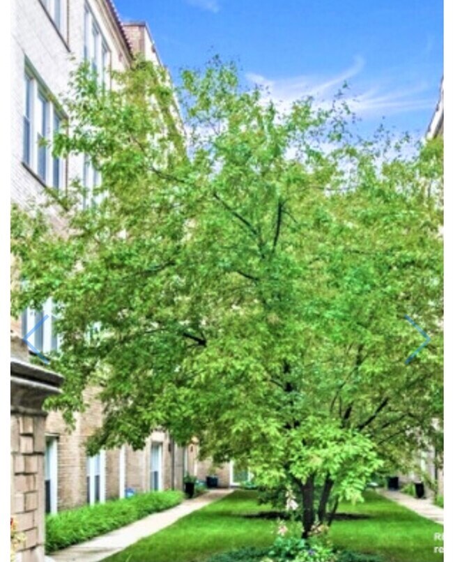 Building Photo - 4510 N Ashland Ave