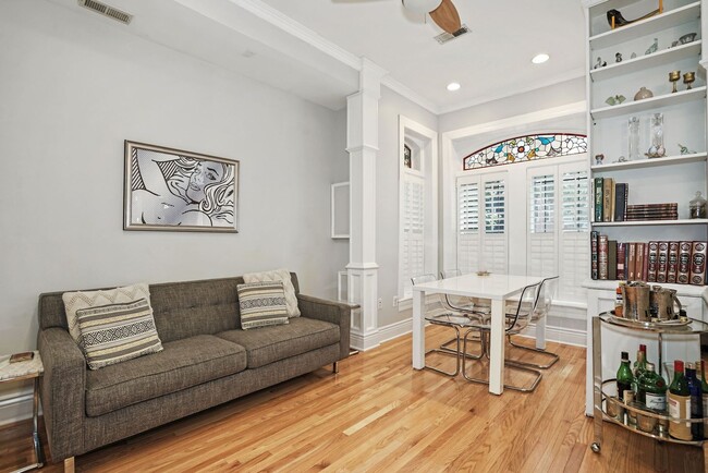 Foto del edificio - Lovely 2 BR/2.5 BA Apartment near Noma II!