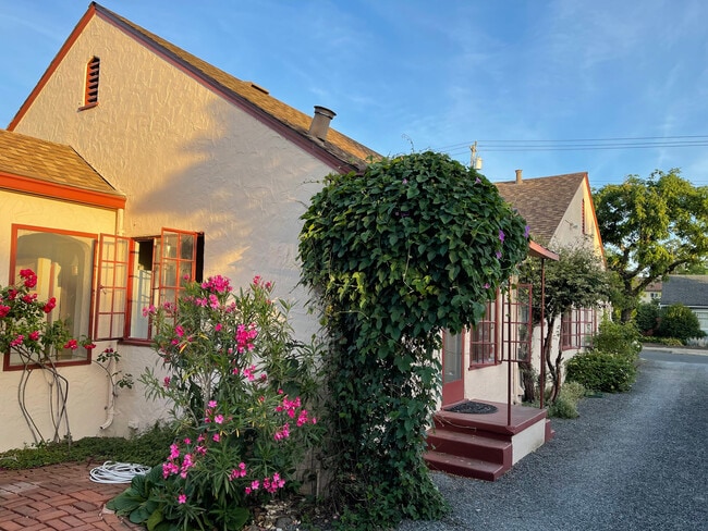 Exterior y entrada - 517 Benton St