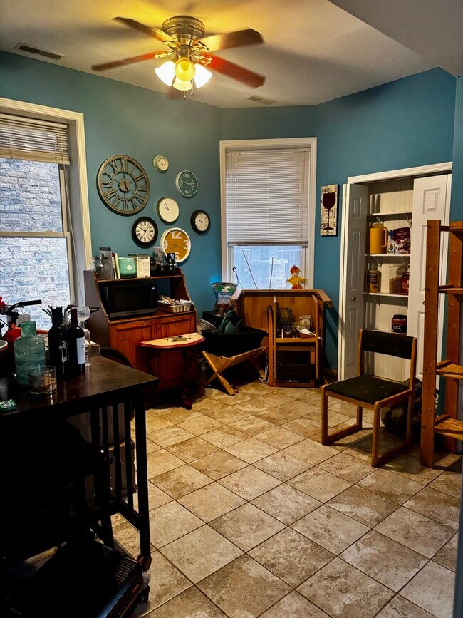 Foto del edificio - 948 W Addison St